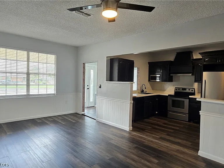 401 S Franklin St — Photo 6