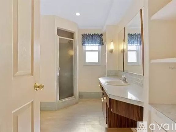 4th image of 149 Cambridge Dr NW