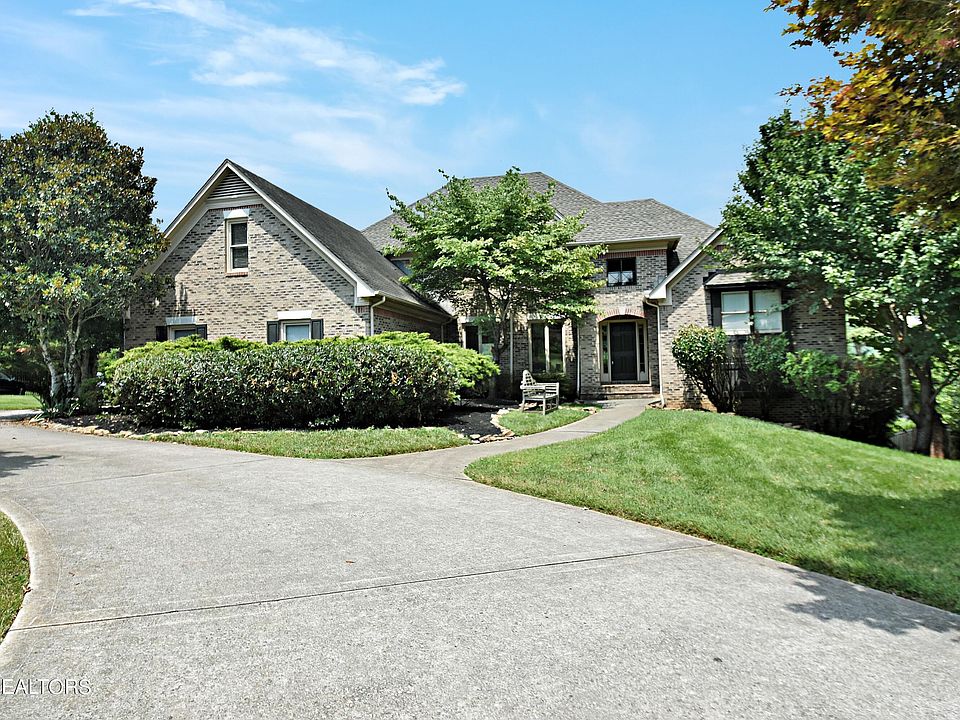 1st image of 933 SW Hayslope Dr