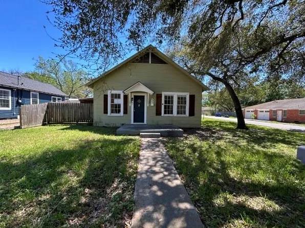 400 N Stevenson St, Eagle Lake, TX 77434