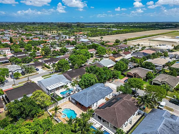 3rd image of 15519 SW 182nd Ln