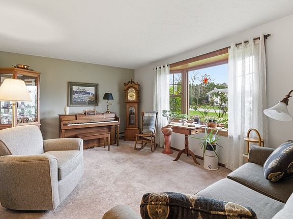 3rd image of 2472 Wedgewood Dr