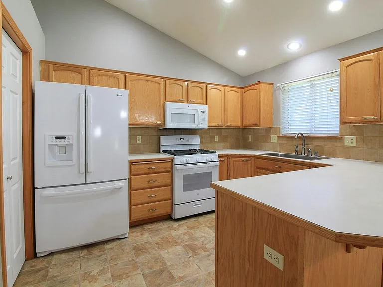 1757 Maui Dr — Photo 6