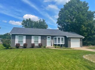 2412 W Fairview Ln, McHenry, IL 60051