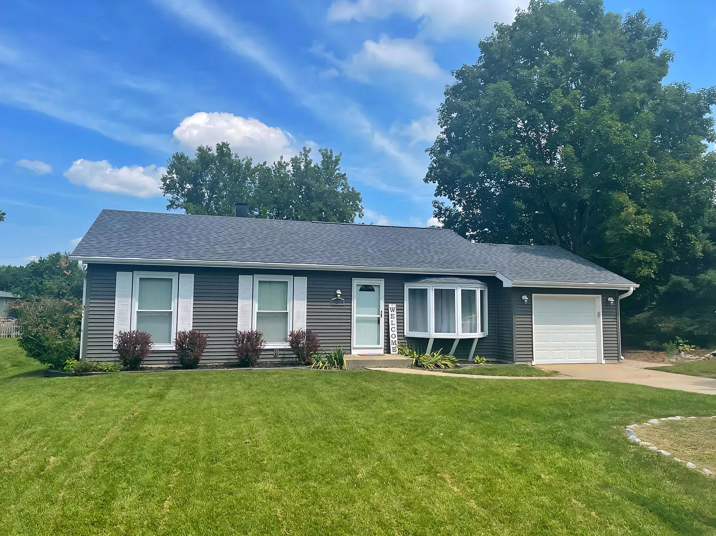 2412 W Fairview Ln photo 1