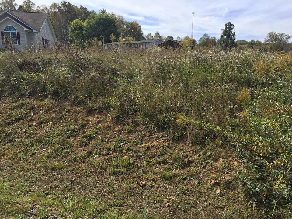 2nd image of 323 Lily Ln