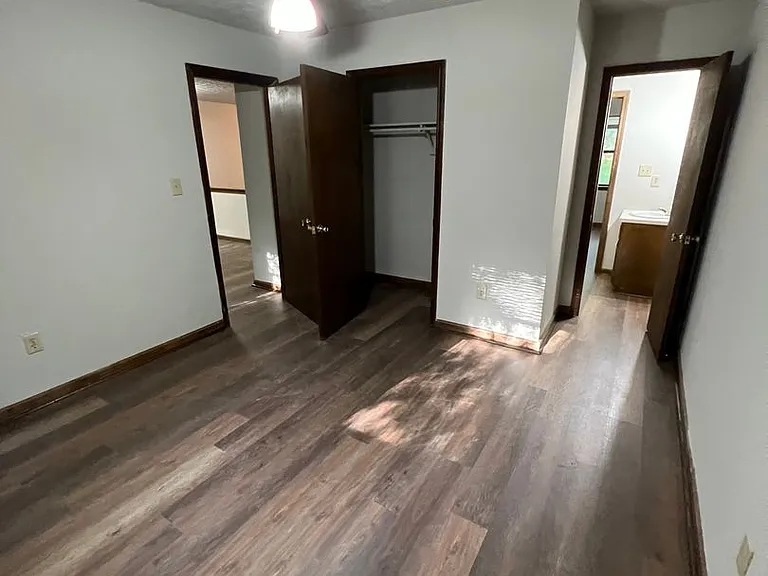 212 Laurie Dr — Photo 8