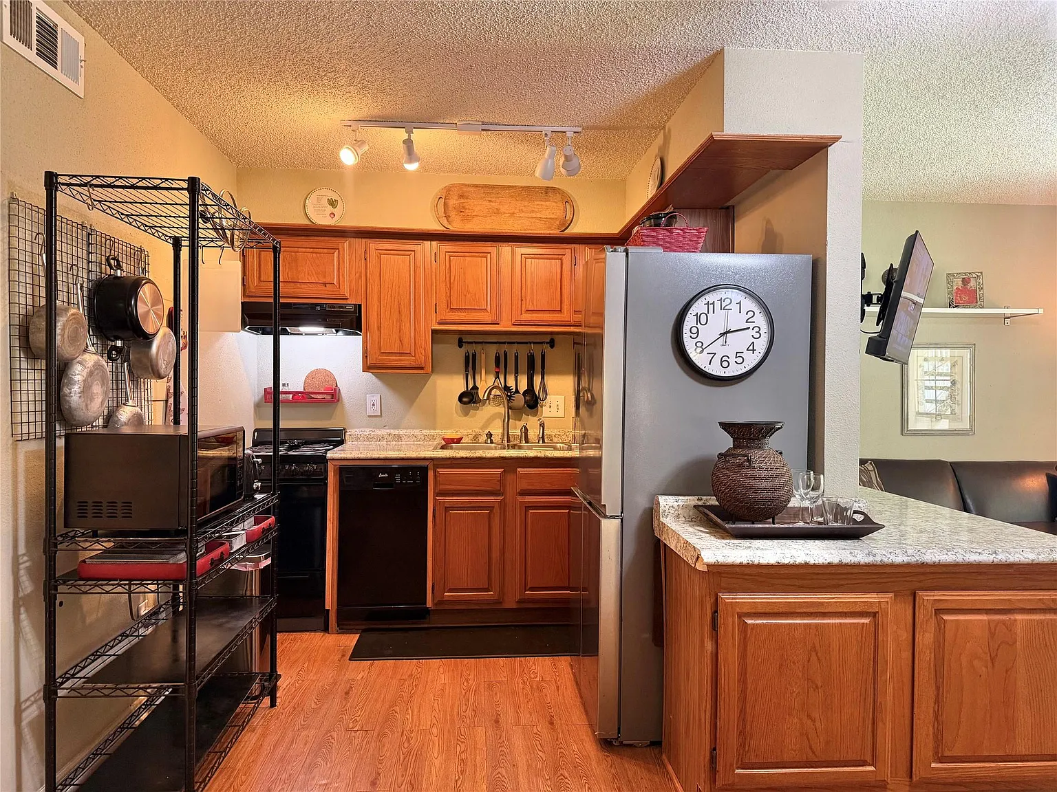 1 bed, 1.0 bath, 480 sqft, $1,200 — Photo 3