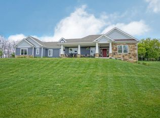 34 W Cedar Valley Rd, Delafield, WI 53018