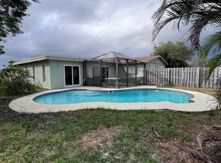 371 W 32nd St, Riviera Beach, FL 33404