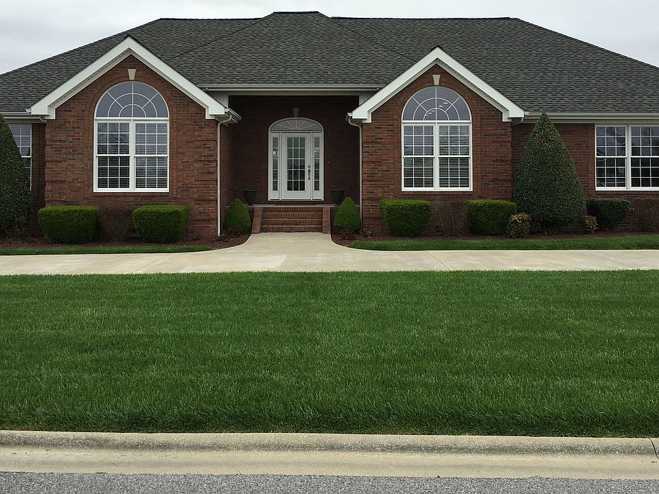 1st image of 139 Clubhouse Dr