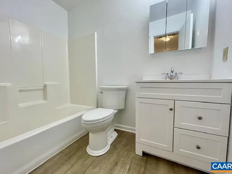 943 Rives St — Photo 10