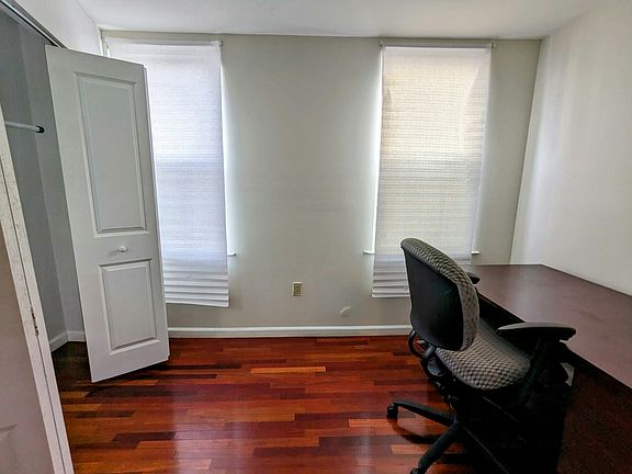 2nd F bedroom#1 mini office