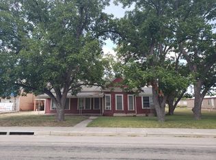 713 N Center St, Sabinal, TX 78881