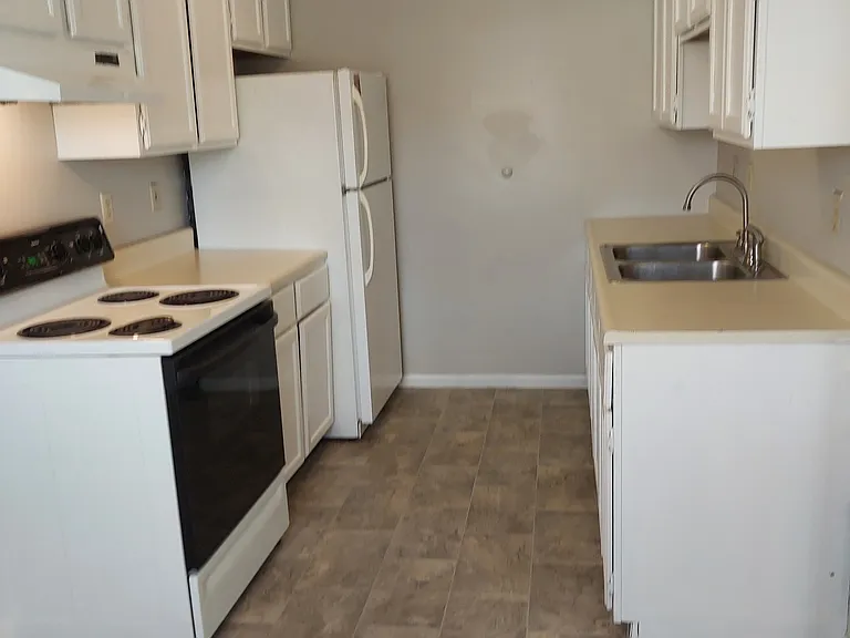 107 S John St #4 — Photo 5