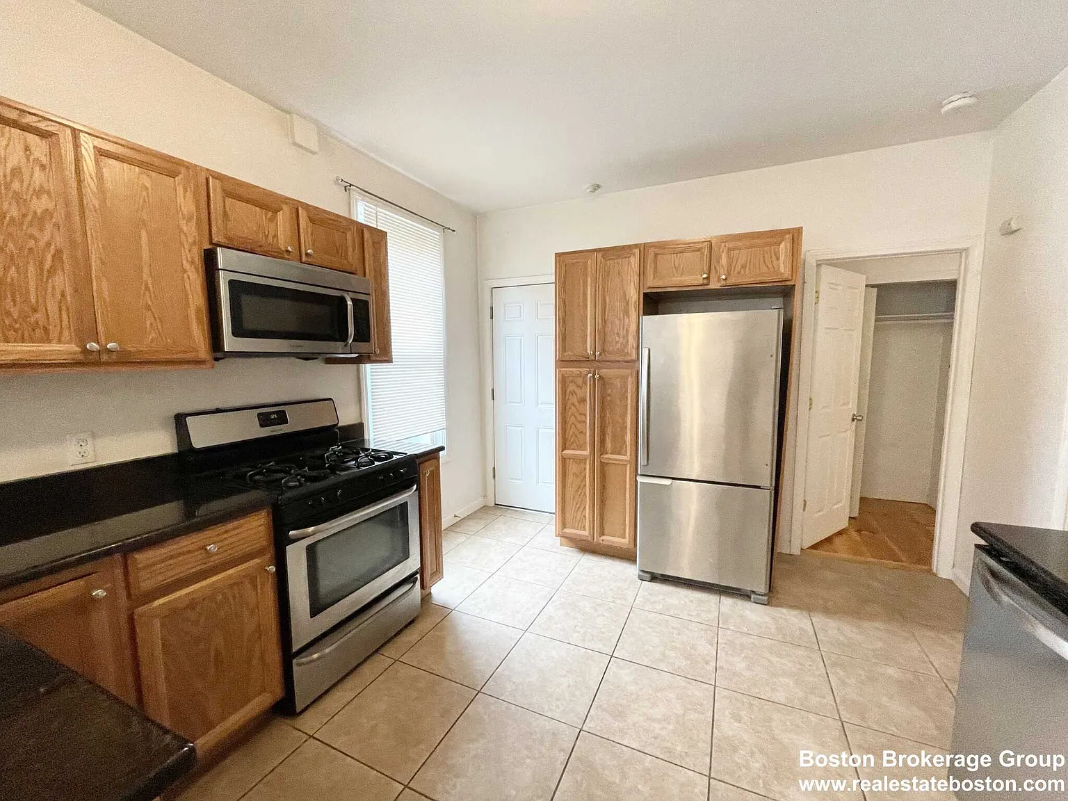 4 bed, $6,000 — Photo 3