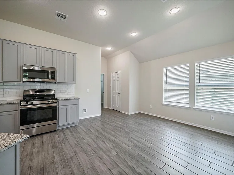 3227 Fairhaven Ln — Photo 13