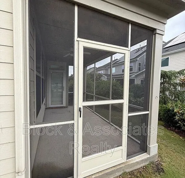 238 Begen St — Photo 35