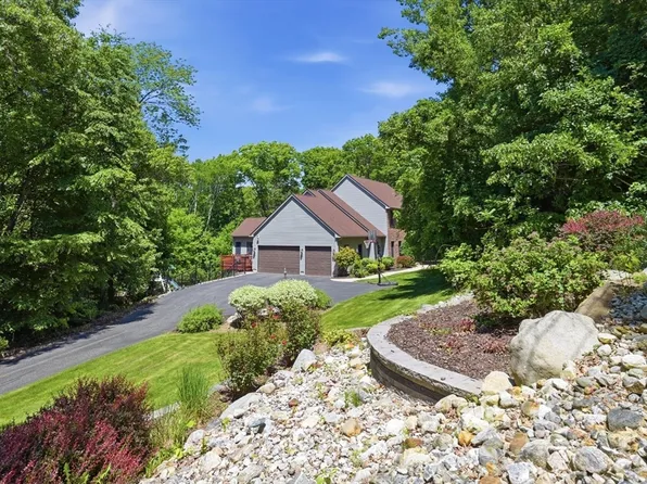2 Highview Cir, Wilbraham, MA 01095