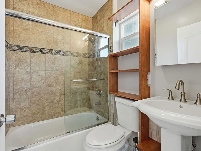954 Cedar St — Photo 17