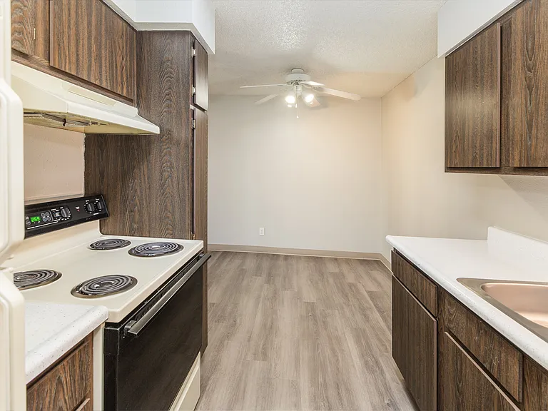 Berkshire Apartments — Photo 12