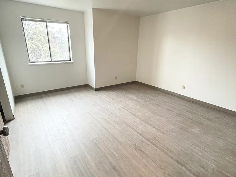 2885 Glen Creek Pl #5 — Photo 3