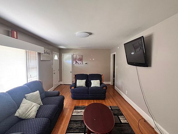3rd image of 1006 Paxton St