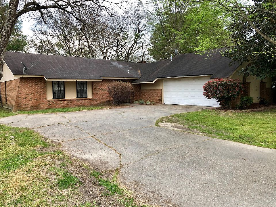 1st image of 104 E Lakewood Dr