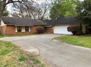 104 E Lakewood Dr, Hattiesburg, MS 39402