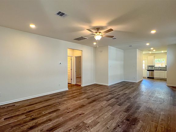 The Blue Jay II- Family Room.