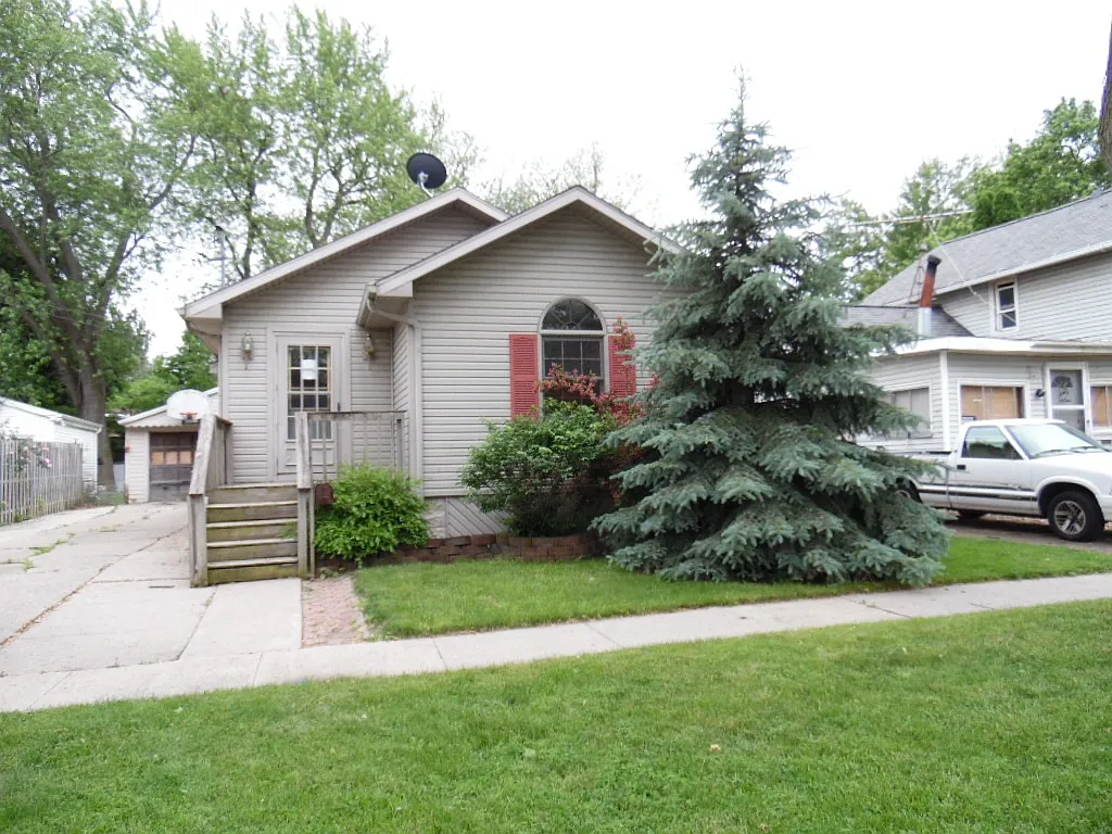 1134 E Hunt St photo 1