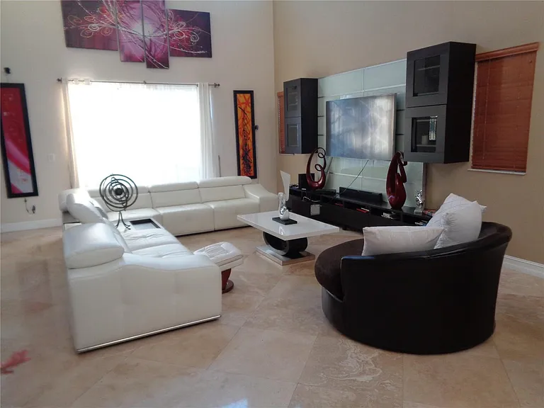 11770 NW 2nd St — Photo 5