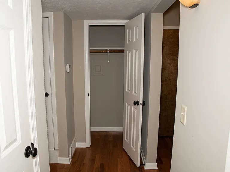 Hanscom Court — Photo 15