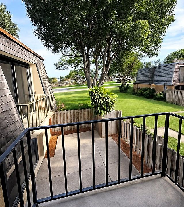 1st image of 238 Lake Arbor Dr