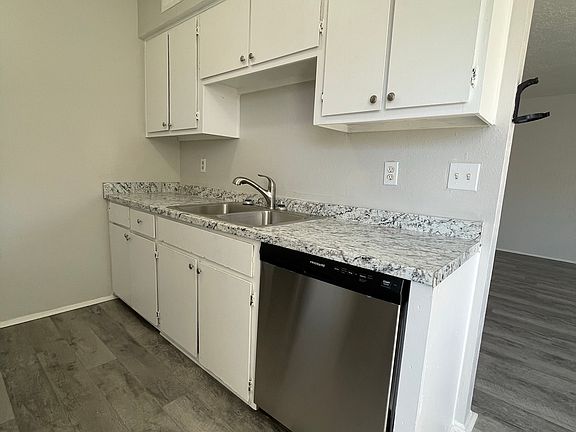 3rd image of 405 Dorado Pl SE #C