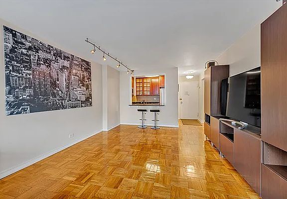 3rd image of 125-10 Queens Blvd #510