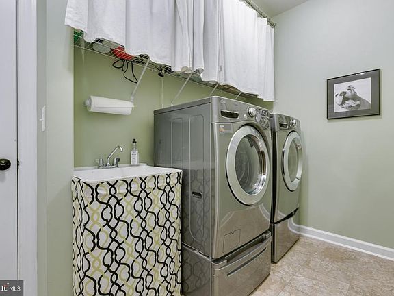 Mud room laundry off garage and kitchen
