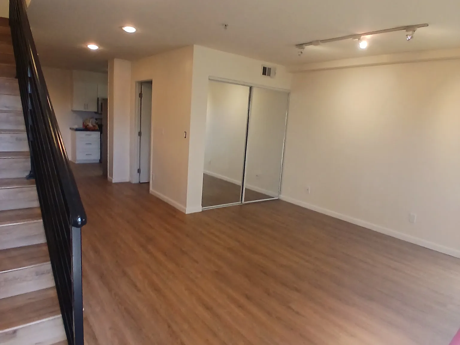 2 bed, 2.5 bath, 1100 sqft, $2,795 — Photo 2