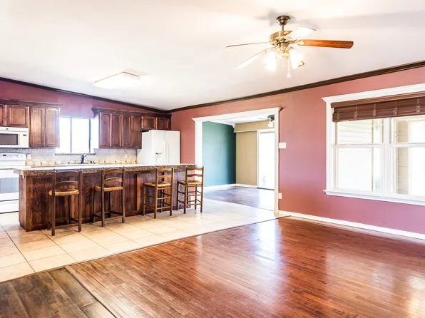 135 Lakeview Dr, Runaway Bay, TX 76426