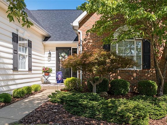 4th image of 2958 Eagle Crest Dr