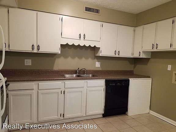 5th image of 801 Teaberry Ln APT D
