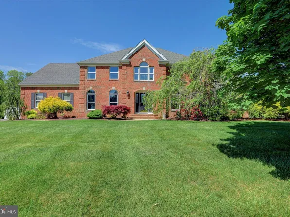 17 Stacy Dr, Cream Ridge, NJ 08514