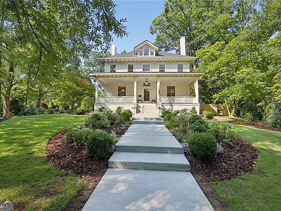 3rd image of 118 Waverly Way NE
