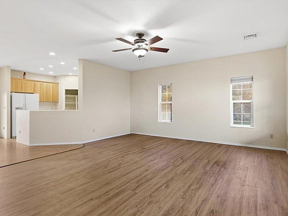 5th image of 176 Nehalem Loop