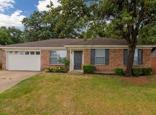 6410 Springfield Dr, Arlington, TX 76016