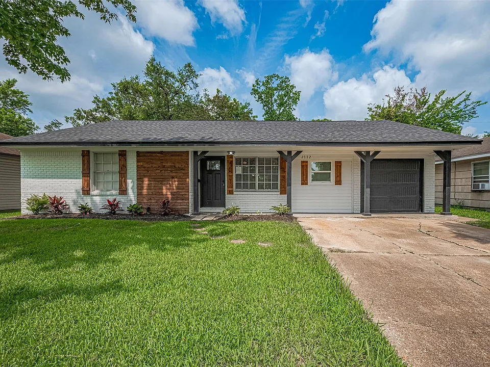 2112 Walnut Ln