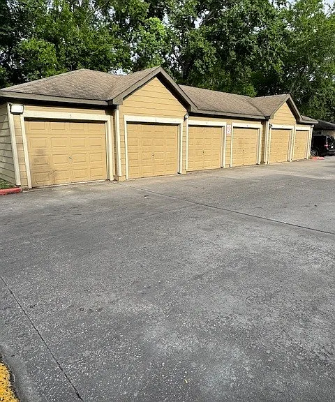 832 W Greens Rd — Photo 3