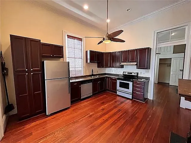 2 bed, 1000 sqft, $2,100 — Photo 3