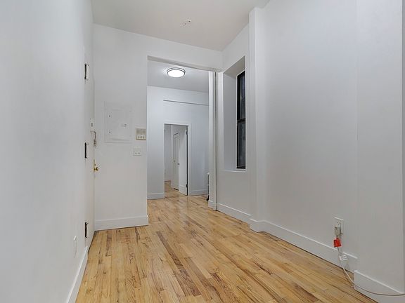 3rd image of 412 W 49th St APT 1C