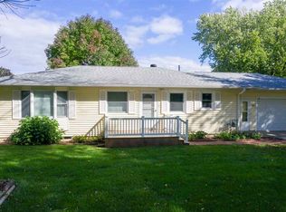 824 4th St, Kalona, IA 52247